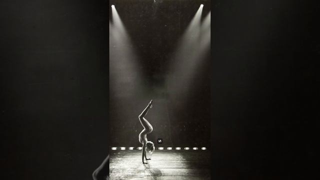 Мартин Мункатчи (Martin Munkácsi) — венгерский фотограф, первопроходец в фэшн фотографии