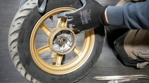 КАК БЫСТРО ЗАМЕНИТЬ ПОКРЫШКУ НА СКУТЕРЕ