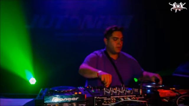 DJ ТОЛСТЯК - PUMP THE BASS смотреть онлайн