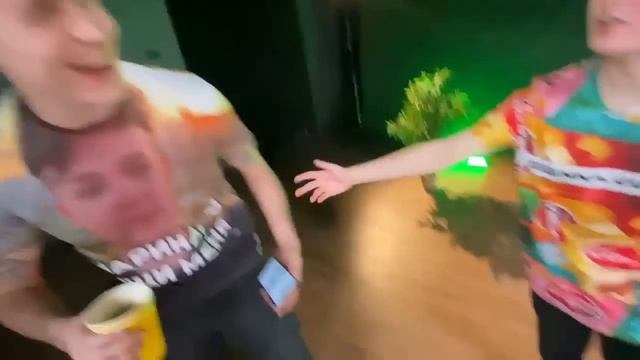 ШПАНА ПРИЕХАЛА НА СЪЁМКИ РОЛИКА К LOLZTEAM смотреть онлайн