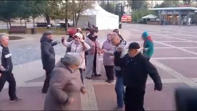 Вишня в саду 08.010.23. смотреть онлайн