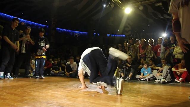 4 the funk 2012 Южный Фронт VS Ботаны смотреть онлайн