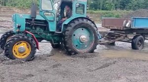 ТРАКТОР ЗАСТРЯЛ! Выедет?