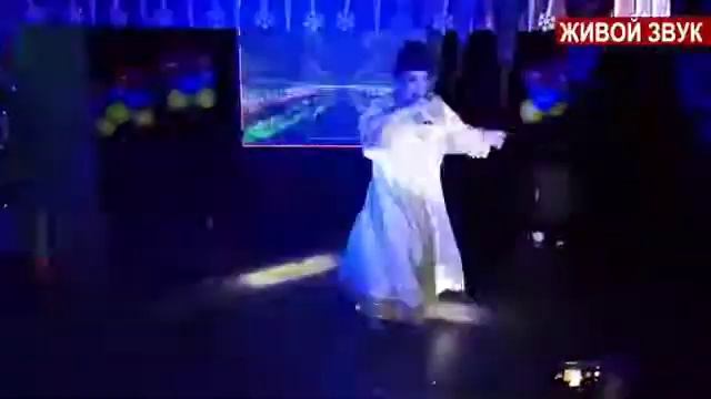 Толстый трансвестит сам поет бабским голосом смотреть онлайн