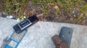 Разбивал старые телефоны