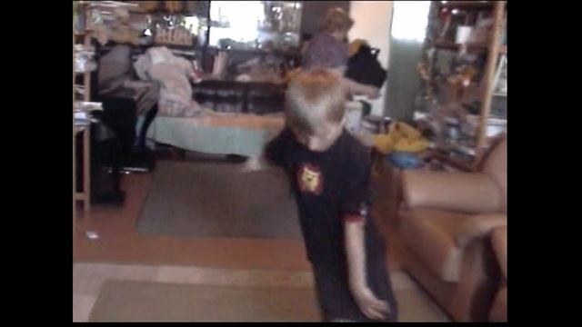 Жорик танцует брейк (Таллин 2007 год)