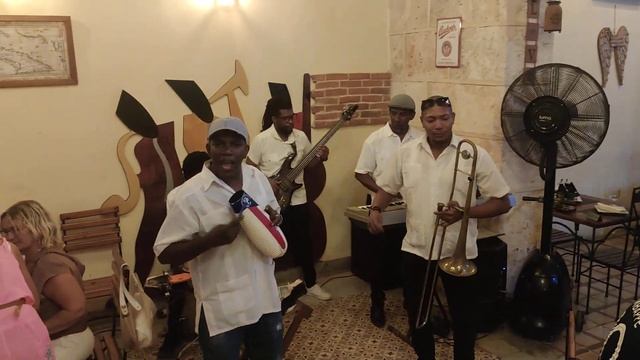 Cuba. Havana. Musicians in a restaurant 2023. Куба. Гавана. Музыканты в ресторане. смотреть онлайн