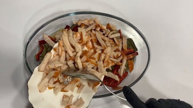 Салат с фасолью и копчёной куриной грудкой. Salad with Beans a смотреть онлайн