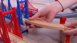 Деревянная ЖЕЛЕЗНАЯ ДОРОГА с 10 ПОЕЗДАМИ от Плутос! Видео для детей