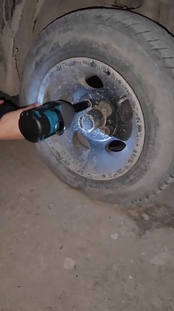 Гайковерт 1500NM усиленный аккумуляторный комплект смотреть онлайн