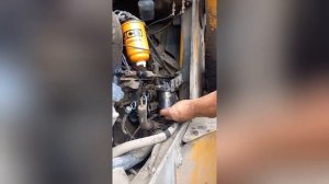 Замена топливного фильтра экскаватора погрузчика JCB