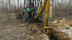 Экскаватор ЮМЗ. Только работа. Ковш 35см. Или на что спо?