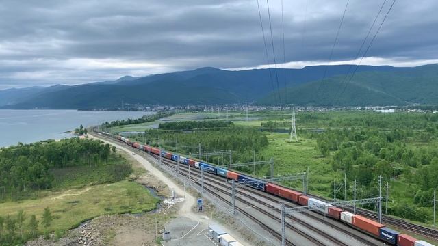 Электровоз ВЛ85-108 с грузовым поездом смотреть онлайн