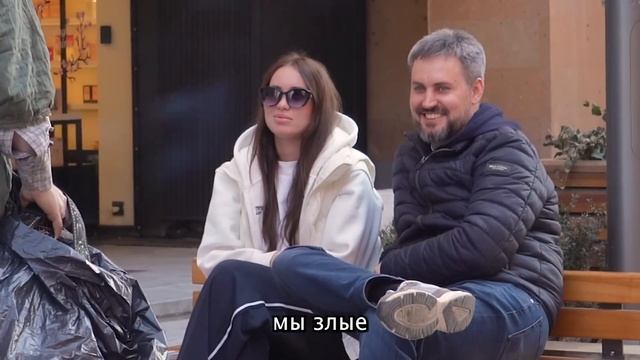 КОГДА БЕЗДОМНОМУ дали ГИТАРУ притворился с УЛИЧНЫМИ М смотреть онлайн
