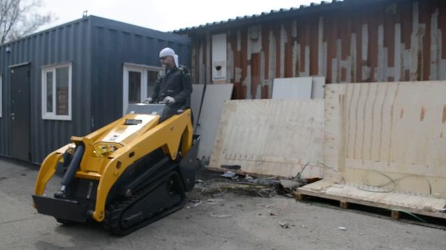 Мини-погрузчик Hightop HTV1000. Первые метры