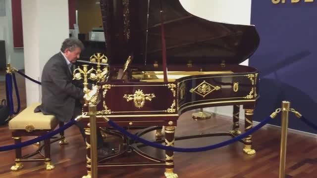 Красивый рояль Sphynx Сфинкс (Германия) Джазовая импровизация смотреть онлайн