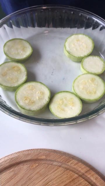 #16 Куриное мясо запечёное с кабачком в сметане.