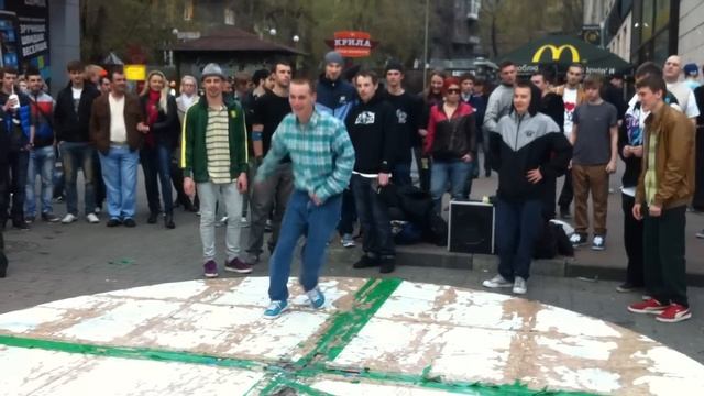 Break dancers in Kiev - хип-хоп танцоров в Киеве. 2012 смотреть онлайн