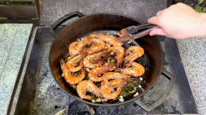 Креветки с чесноком, лимоном и соевым соусом