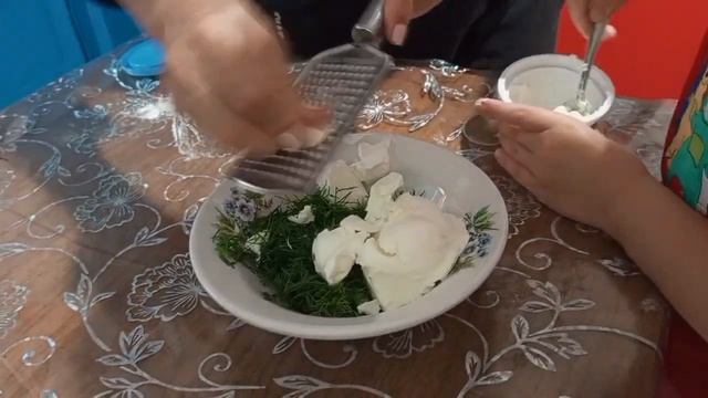 Выходные в деревне // Готовим кабачковый рулет // Собир? смотреть онлайн