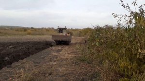 дт 75 пашем огород.