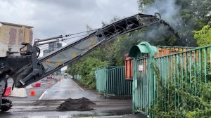 Дорожная Фреза ￼Wirtgen w200 срезает асфальт