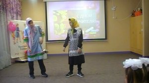 Две подружки. Прикольная сценка) очень смешно!