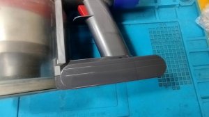 Замена аккумулятора из Китая на пылесосе Dyson