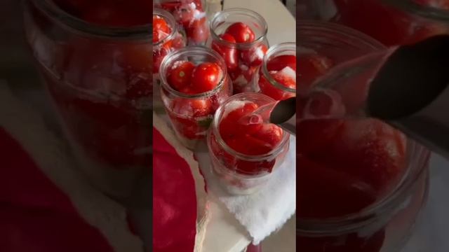 МЫ ЗАКРЫВАЕМ ПОМИДОРЫ ТОЛЬКО ТАК, ЭТО ОЧЕНЬ ВКУСНО👍/П смотреть онлайн