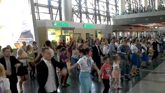 Флешмоб во Внуково смотреть онлайн