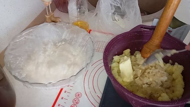 Жареные ПИРОЖКИ с Картофелем и ЛУКОМ! смотреть онлайн