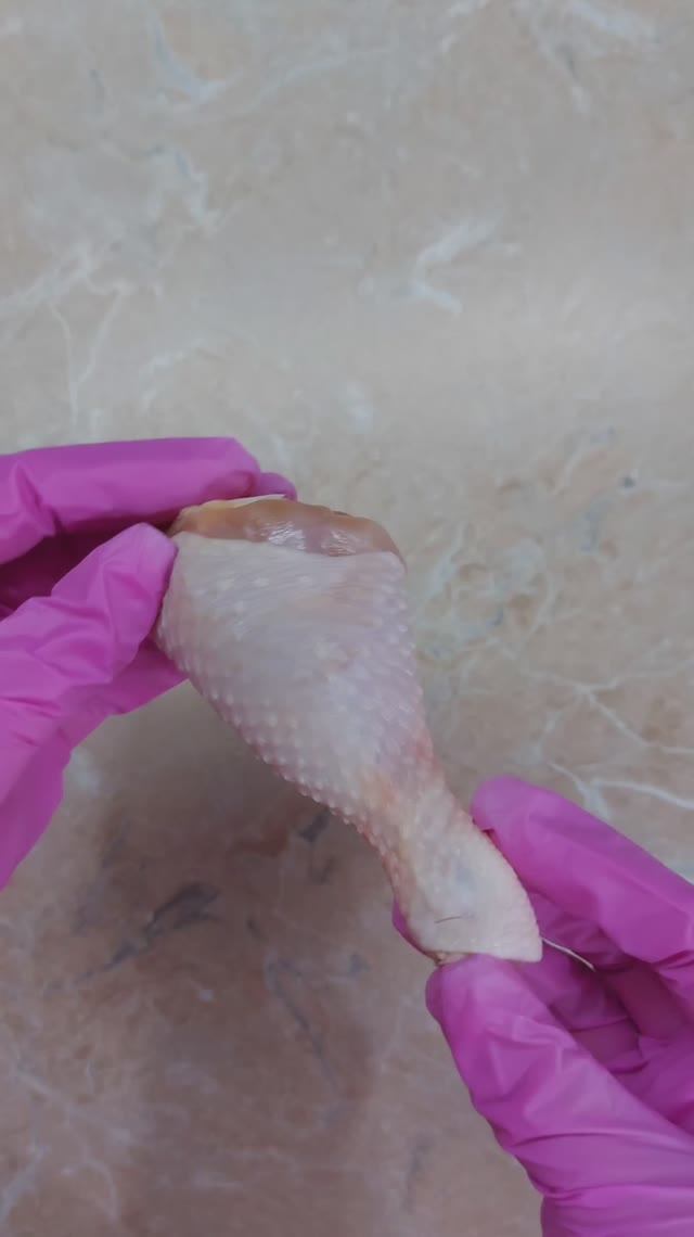 Как легко и быстро снять кожу с куриной ножки смотреть онлайн