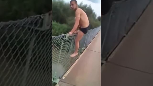 Лопнули трусы Смешное видео хохма UkaA HMDGMs смотреть онлайн