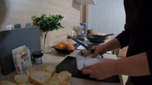 Праздничные брускетты с грушей и беконом