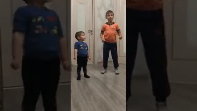 Танцующий малыш. Танцуй, Алекс!