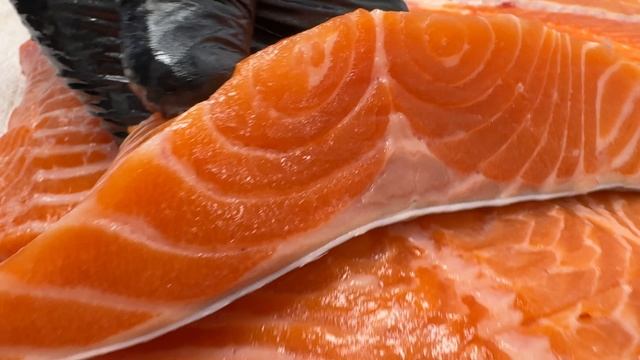 Морская форель на 9 кг порезанная на порционные куски.