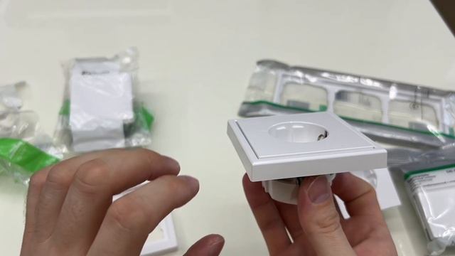 Сравнение Merten D-Life и Art Gallery