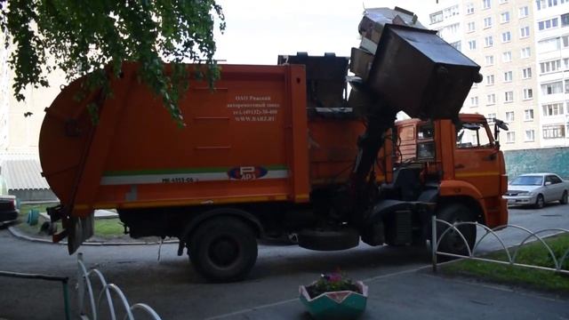 Мусоровоз МК-4555-06 на шасси КамАЗ-53605-A5 (В 514 ЕС 122). Работа
