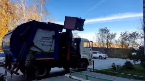 Мусоровоз KAMAZ САХ ДЕЛАЕМ ГОРОД ЧИЩЕ с боковой загрузко