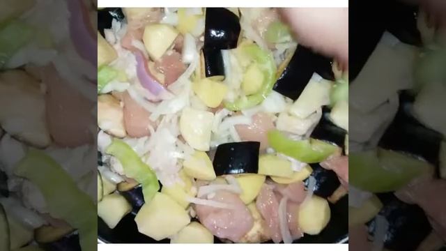 Badimcan Kartof Və Toyuq ətinən Assorti / Ассорти из баклажанов картош?