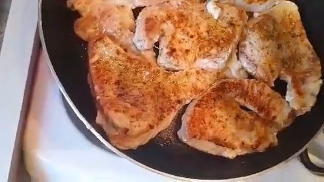 Сочные стейки Индейки с помидором и сыром смотреть онлайн