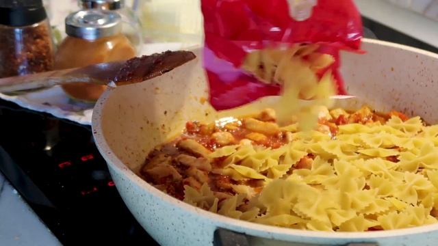 Макароны с курицей и томатом смотреть онлайн