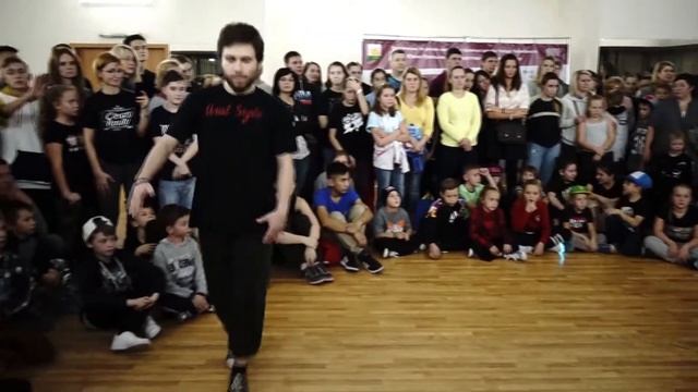 ЖАЖДА ТАНЦА'17 HIP - HOP BATTLE | Супер Олег vs Казим смотреть онлайн