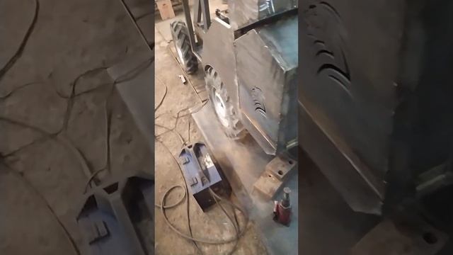 новый погрузчик. изменил внешний вид.