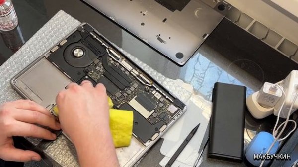 Замена аккумулятора MacBook Pro 13 2017г А1708