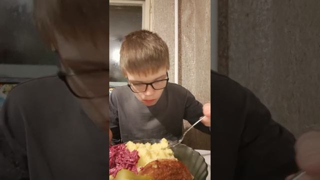 на ужин картошка пюре и салат огурчик приятного всем а смотреть онлайн