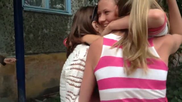 Встретили подругу с отпуска;) смотреть онлайн