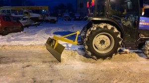 Чистка снега минитрактором Iseki NT 35 грейдерным отвалом