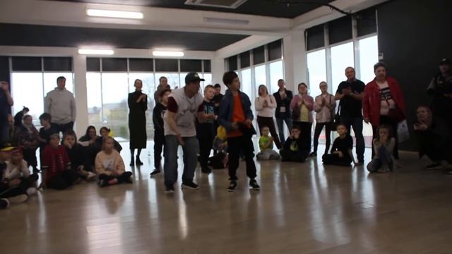 FINAL! Bboy Ярослав vs Kirill vs Bboy K-Rock (Last Notice) - Battle "Опытом Обмен 3v" смотреть онлайн