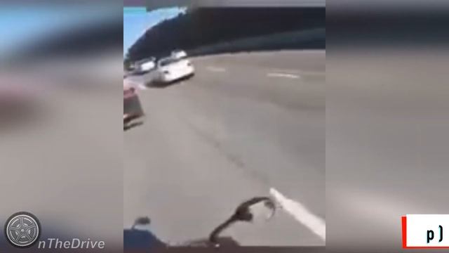 Автоприколы. Авто юмор. Приколы на дороге. Чудаки, хамы, неадекваты. Подборка ноябрь 2021 #80 смотреть онлайн